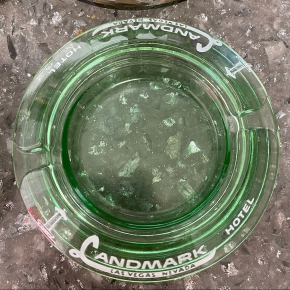 Pick 1! Vintage Las Vegas glass ashtray decor - Picture 4 of 7